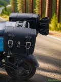 Мотосумка для мотоцикла боковая, кожаная CleverTech 33х25х13см